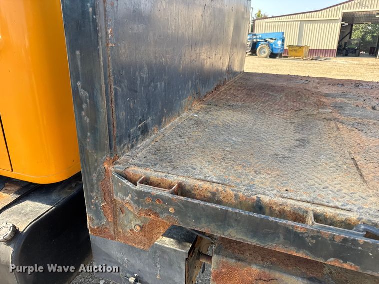 image for item DW6624 2002 International 4900 dump flatbed truck