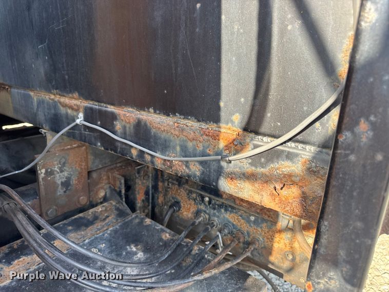 image for item DW6624 2002 International 4900 dump flatbed truck