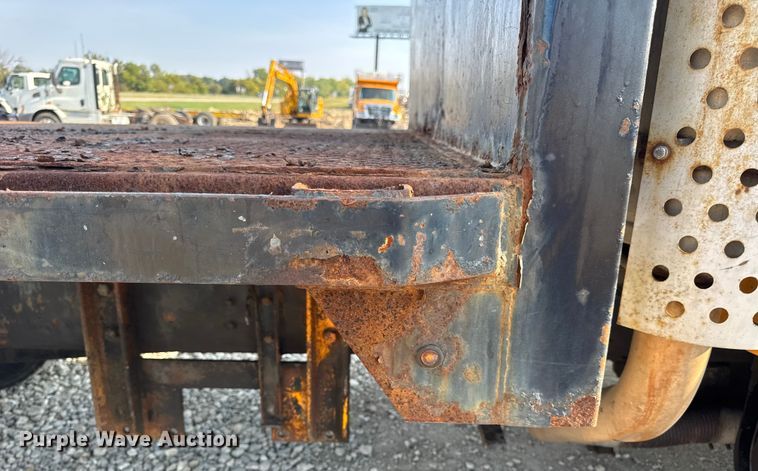 image for item DW6624 2002 International 4900 dump flatbed truck