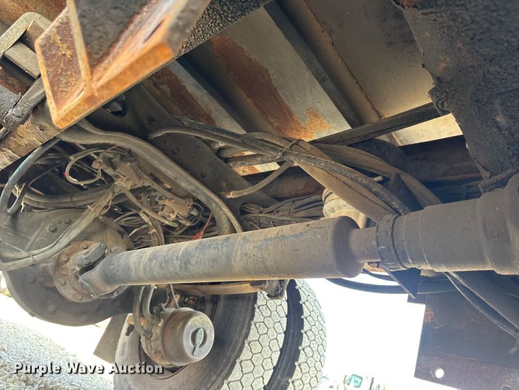 image for item DW6624 2002 International 4900 dump flatbed truck