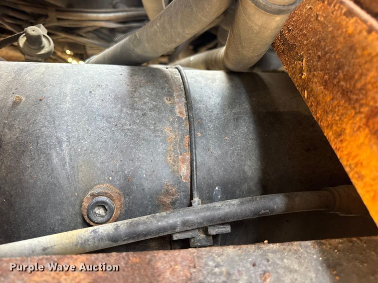 image for item DW6624 2002 International 4900 dump flatbed truck