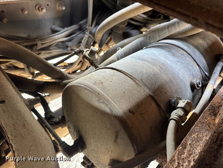 image for item DW6624 2002 International 4900 dump flatbed truck