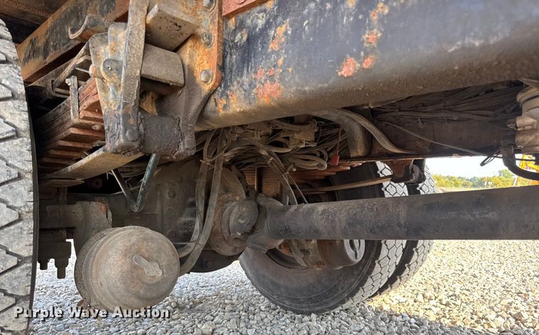 image for item DW6624 2002 International 4900 dump flatbed truck