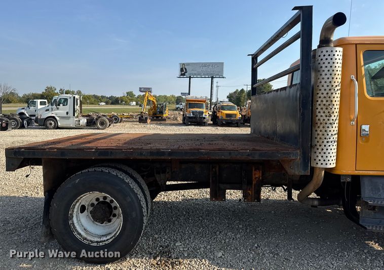 image for item DW6624 2002 International 4900 dump flatbed truck