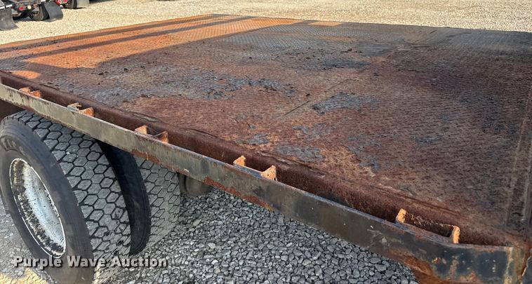 image for item DW6624 2002 International 4900 dump flatbed truck