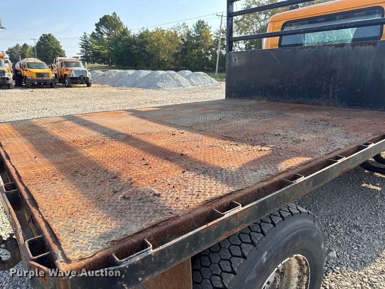 image for item DW6624 2002 International 4900 dump flatbed truck