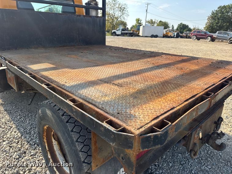 image for item DW6624 2002 International 4900 dump flatbed truck