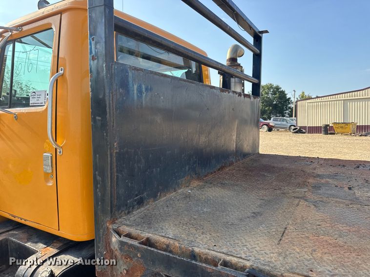 image for item DW6624 2002 International 4900 dump flatbed truck
