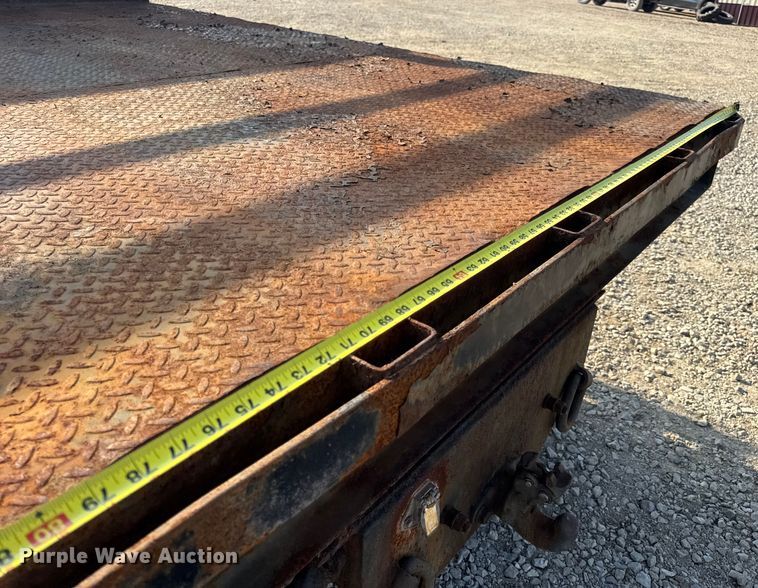 image for item DW6624 2002 International 4900 dump flatbed truck