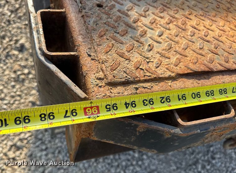 image for item DW6624 2002 International 4900 dump flatbed truck