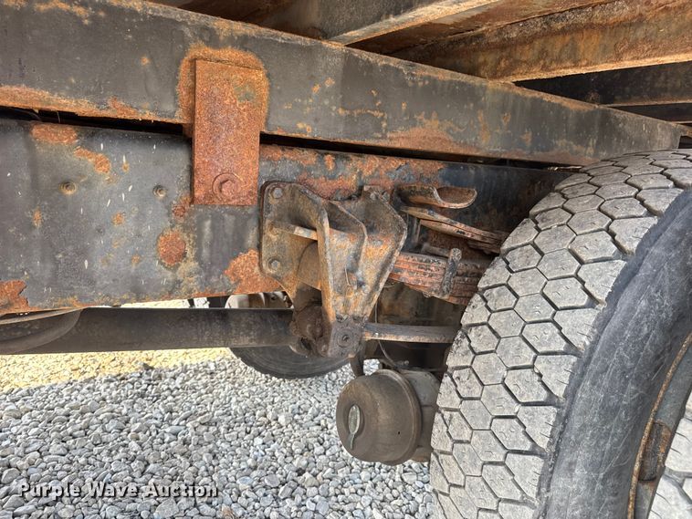 image for item DW6624 2002 International 4900 dump flatbed truck