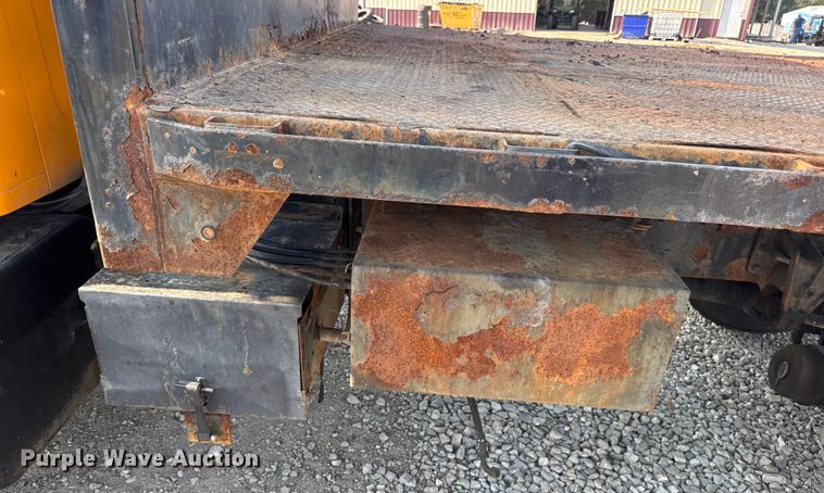 image for item DW6624 2002 International 4900 dump flatbed truck