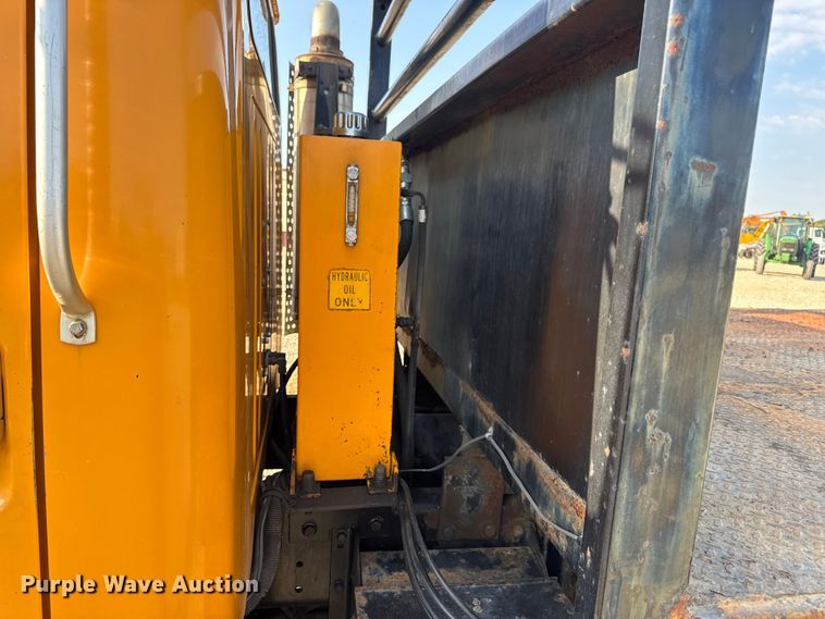 image for item DW6624 2002 International 4900 dump flatbed truck