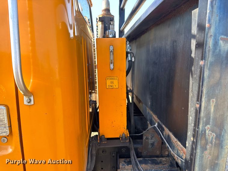 image for item DW6624 2002 International 4900 dump flatbed truck