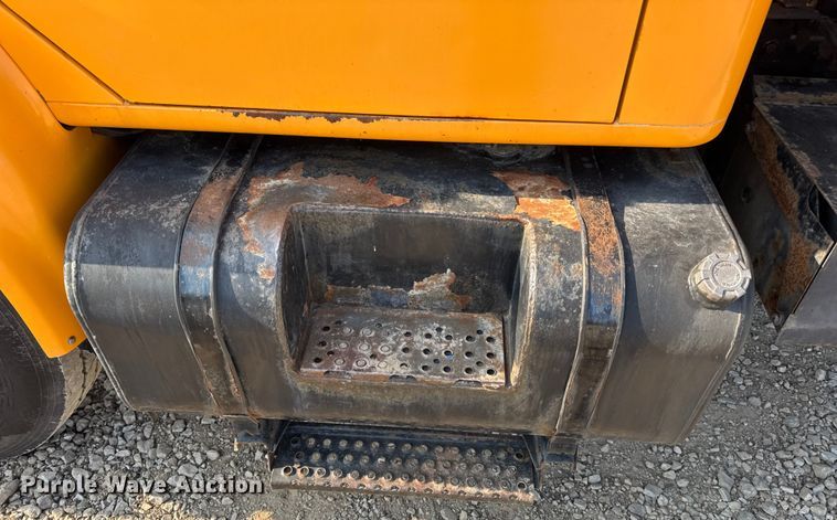 image for item DW6624 2002 International 4900 dump flatbed truck