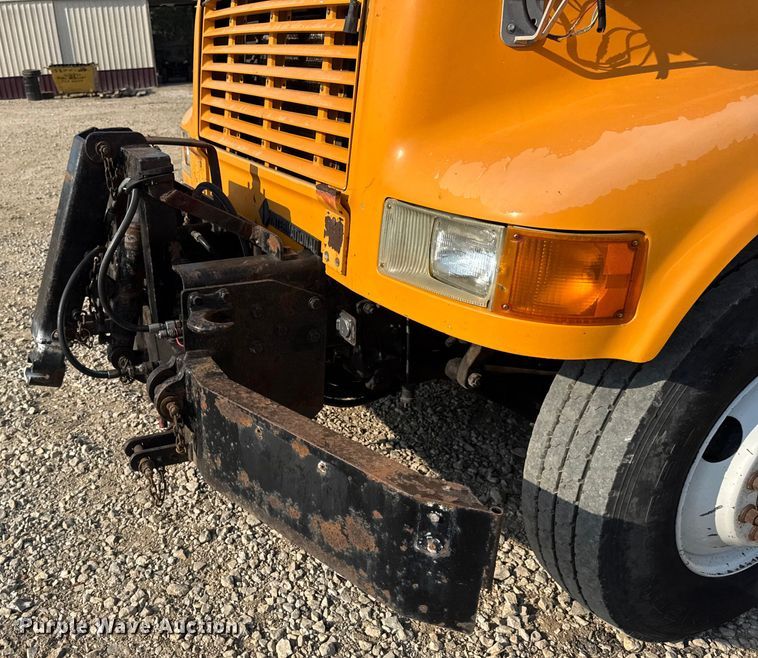 image for item DW6624 2002 International 4900 dump flatbed truck