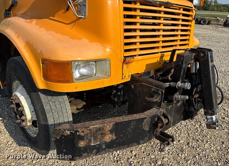 image for item DW6624 2002 International 4900 dump flatbed truck