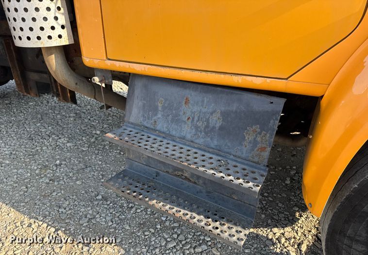 image for item DW6624 2002 International 4900 dump flatbed truck