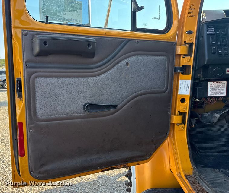 image for item DW6624 2002 International 4900 dump flatbed truck