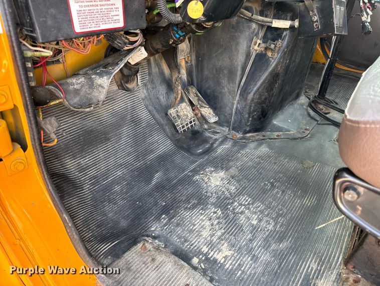 image for item DW6624 2002 International 4900 dump flatbed truck