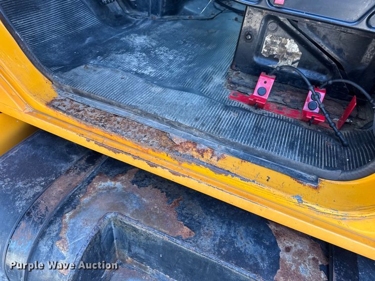 image for item DW6624 2002 International 4900 dump flatbed truck