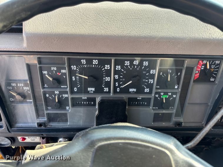 image for item DW6624 2002 International 4900 dump flatbed truck