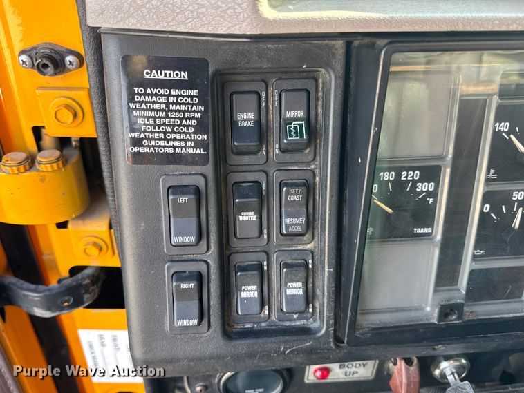 image for item DW6624 2002 International 4900 dump flatbed truck