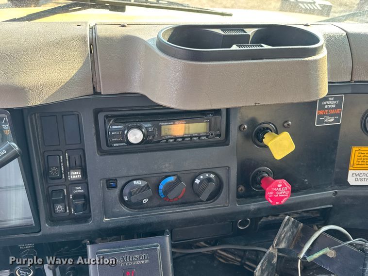 image for item DW6624 2002 International 4900 dump flatbed truck