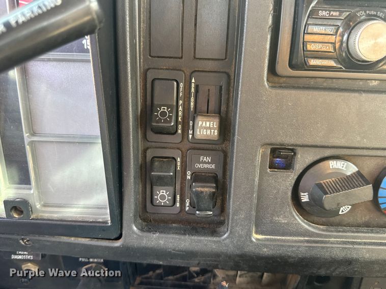 image for item DW6624 2002 International 4900 dump flatbed truck