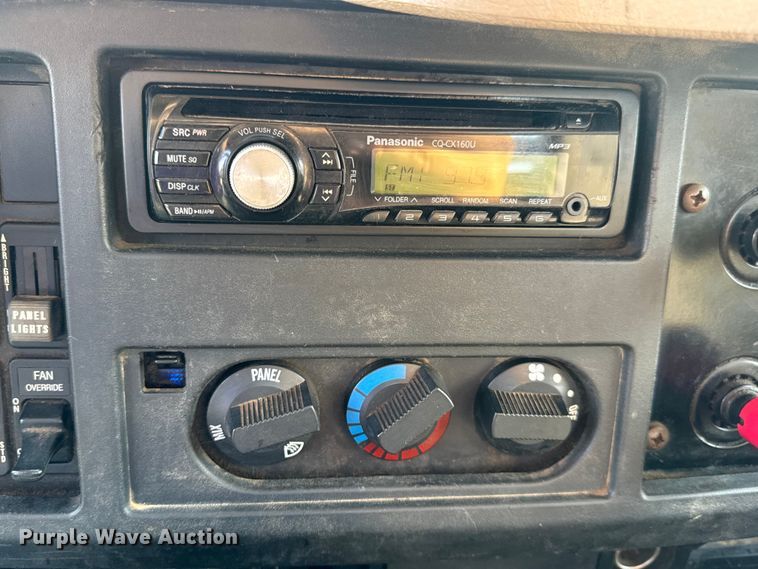 image for item DW6624 2002 International 4900 dump flatbed truck