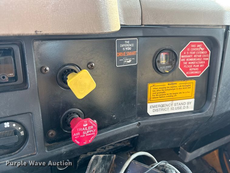 image for item DW6624 2002 International 4900 dump flatbed truck