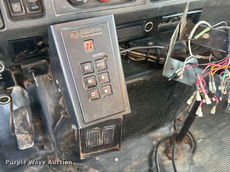 image for item DW6624 2002 International 4900 dump flatbed truck