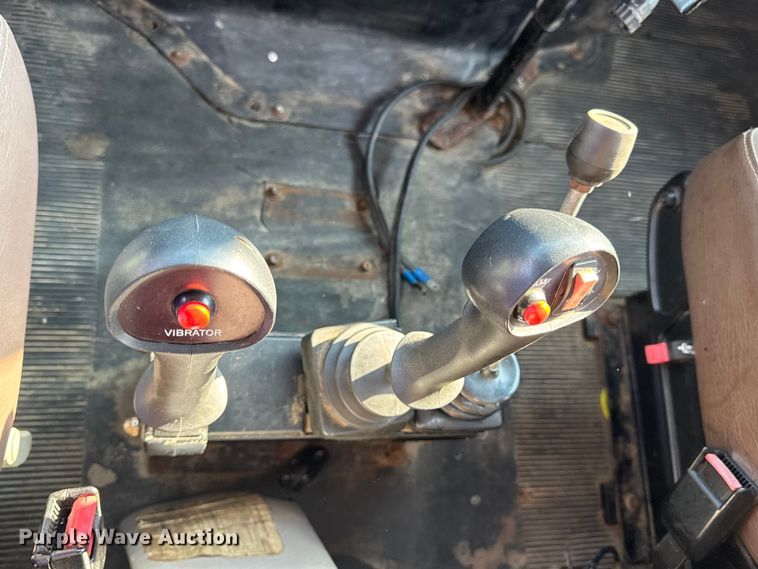 image for item DW6624 2002 International 4900 dump flatbed truck