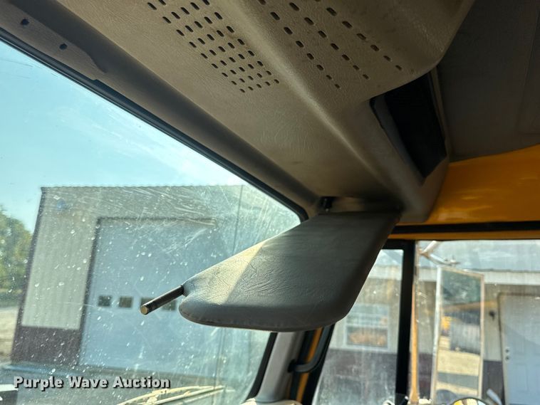 image for item DW6624 2002 International 4900 dump flatbed truck