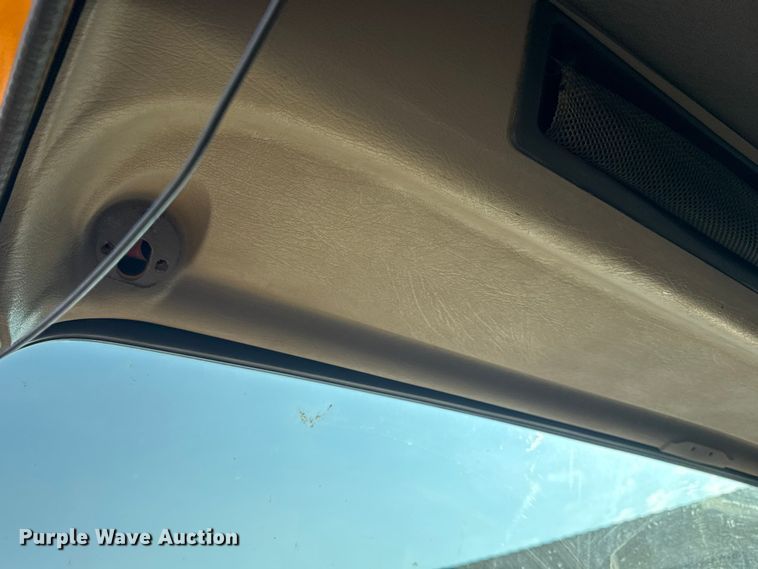 image for item DW6624 2002 International 4900 dump flatbed truck