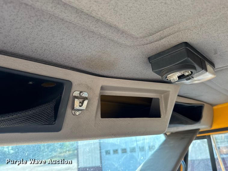 image for item DW6624 2002 International 4900 dump flatbed truck