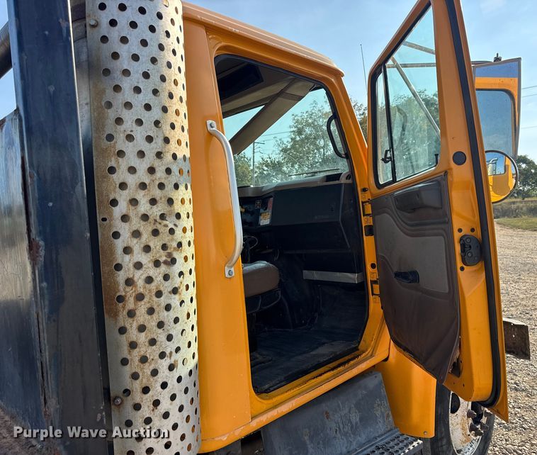 image for item DW6624 2002 International 4900 dump flatbed truck