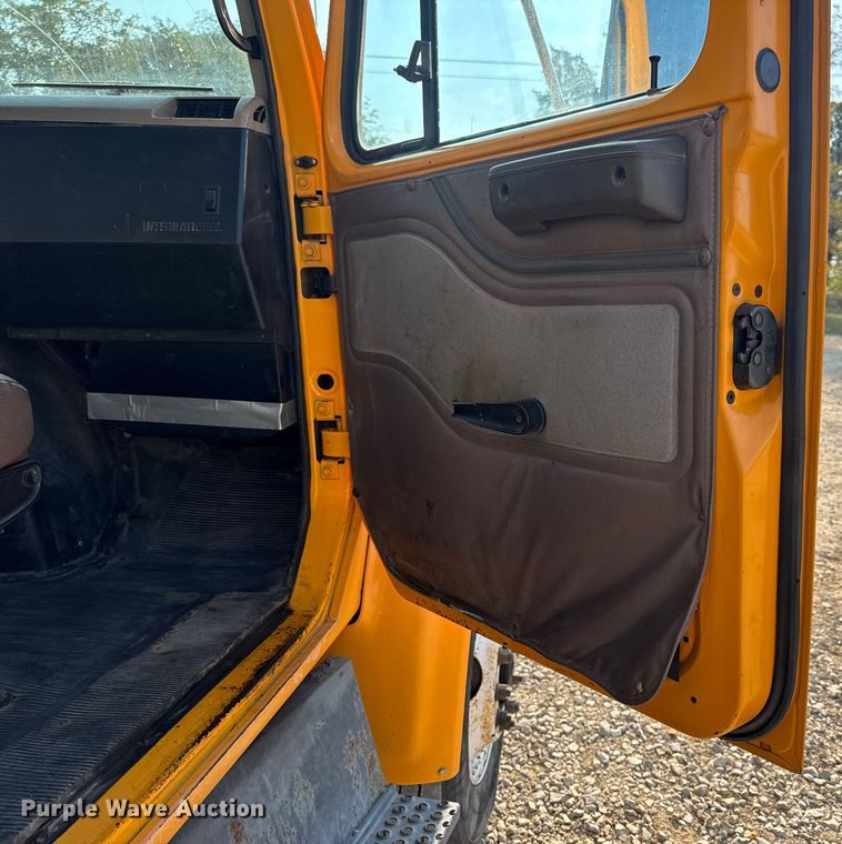 image for item DW6624 2002 International 4900 dump flatbed truck