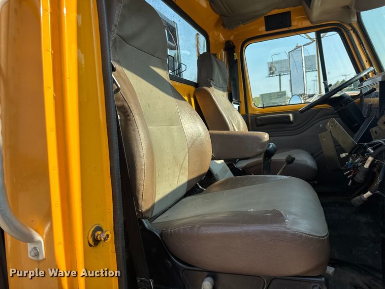 image for item DW6624 2002 International 4900 dump flatbed truck