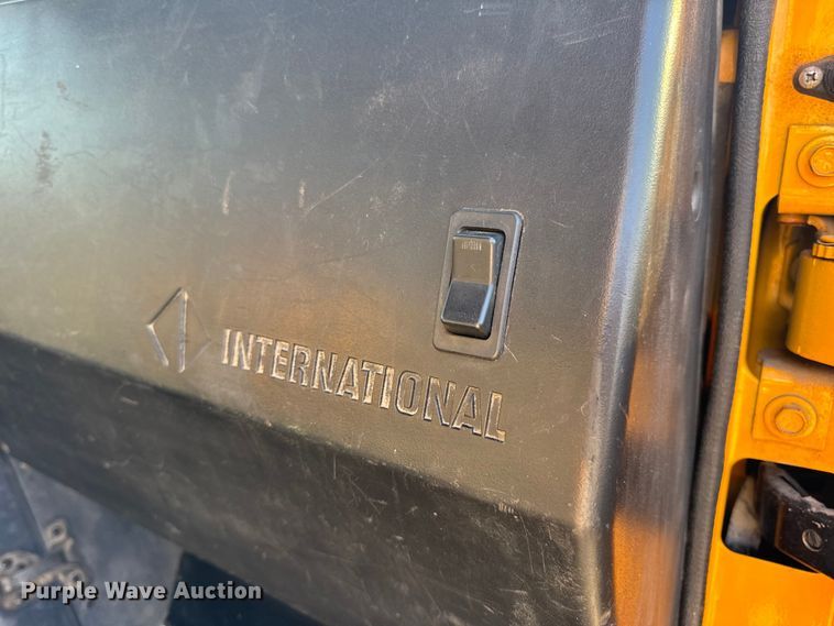 image for item DW6624 2002 International 4900 dump flatbed truck