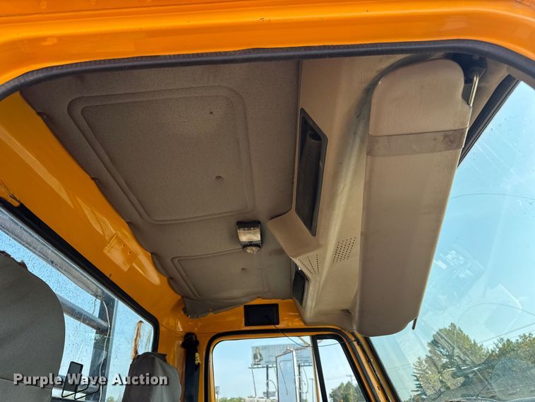 image for item DW6624 2002 International 4900 dump flatbed truck