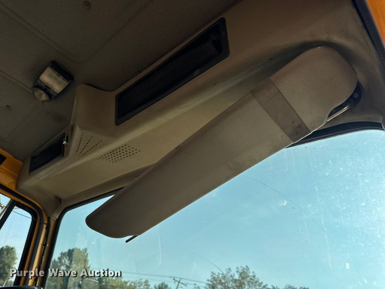 image for item DW6624 2002 International 4900 dump flatbed truck