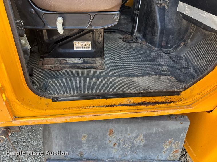 image for item DW6624 2002 International 4900 dump flatbed truck