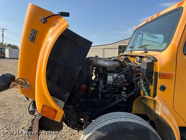 image for item DW6624 2002 International 4900 dump flatbed truck