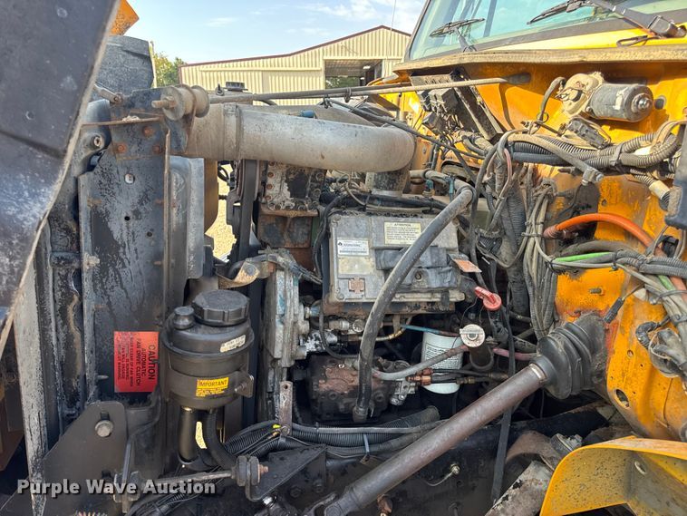 image for item DW6624 2002 International 4900 dump flatbed truck