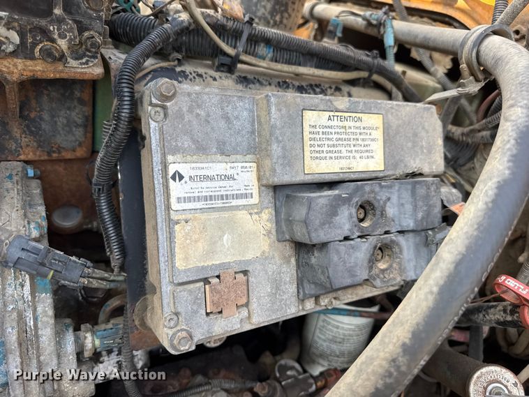 image for item DW6624 2002 International 4900 dump flatbed truck