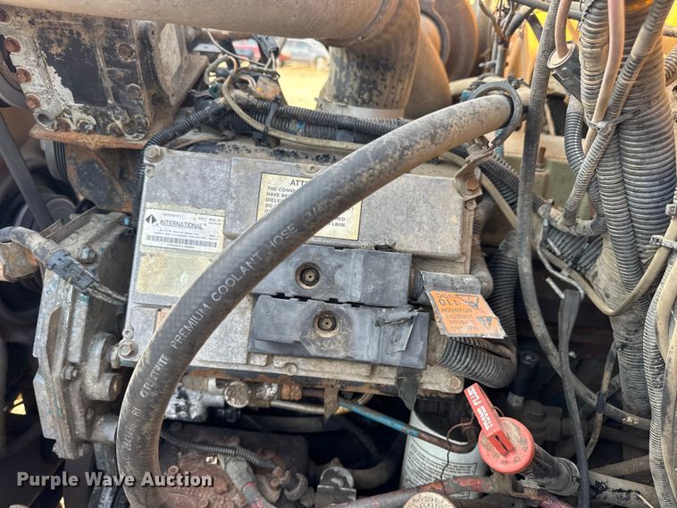 image for item DW6624 2002 International 4900 dump flatbed truck