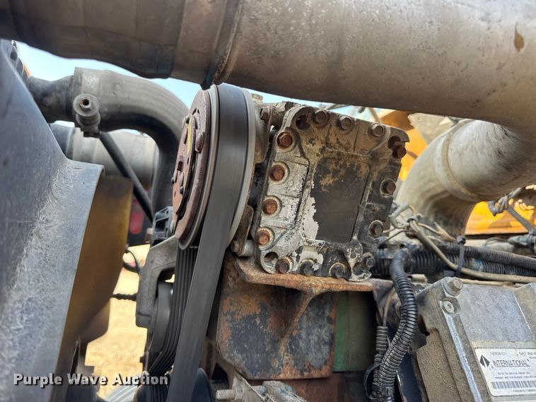 image for item DW6624 2002 International 4900 dump flatbed truck