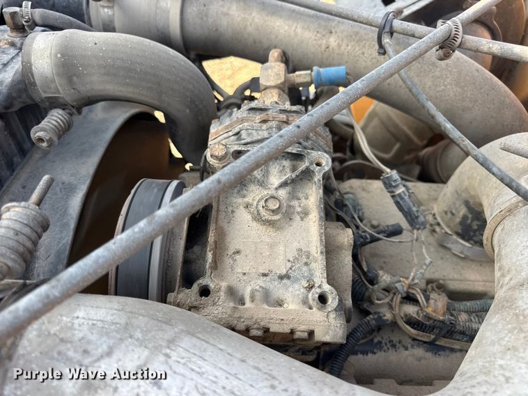 image for item DW6624 2002 International 4900 dump flatbed truck