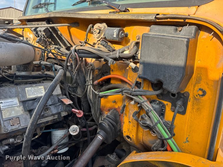 image for item DW6624 2002 International 4900 dump flatbed truck